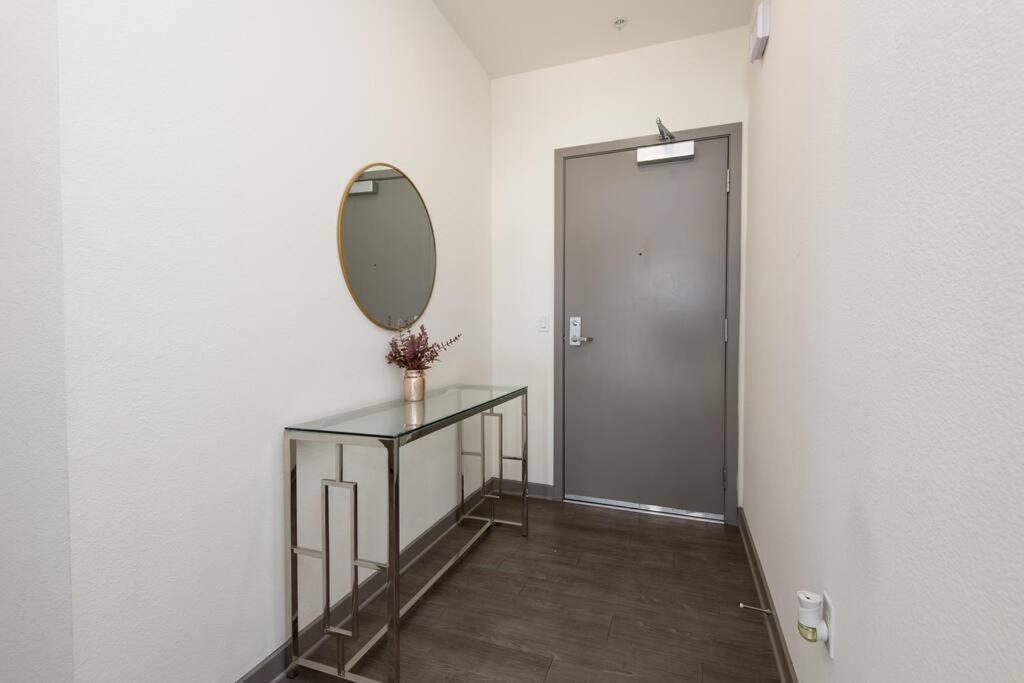 Centrally Located Apartments With Free Parking Glendale Exterior photo