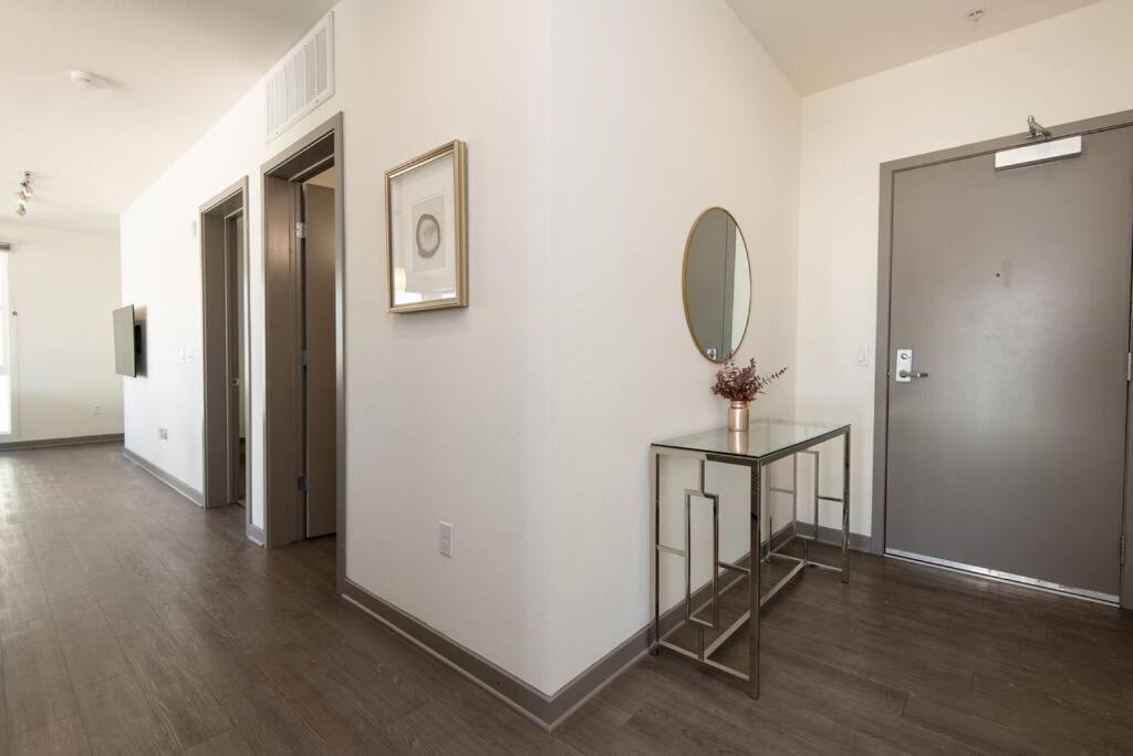 Centrally Located Apartments With Free Parking Glendale Exterior photo